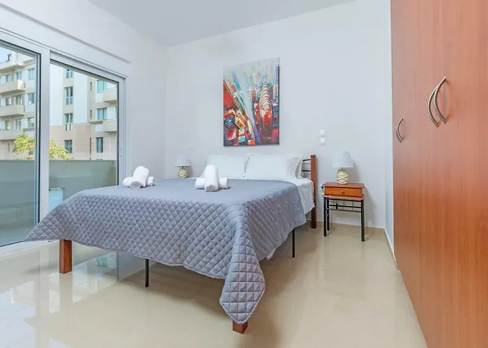 Central Luxurious Apartments Close To The Sea
